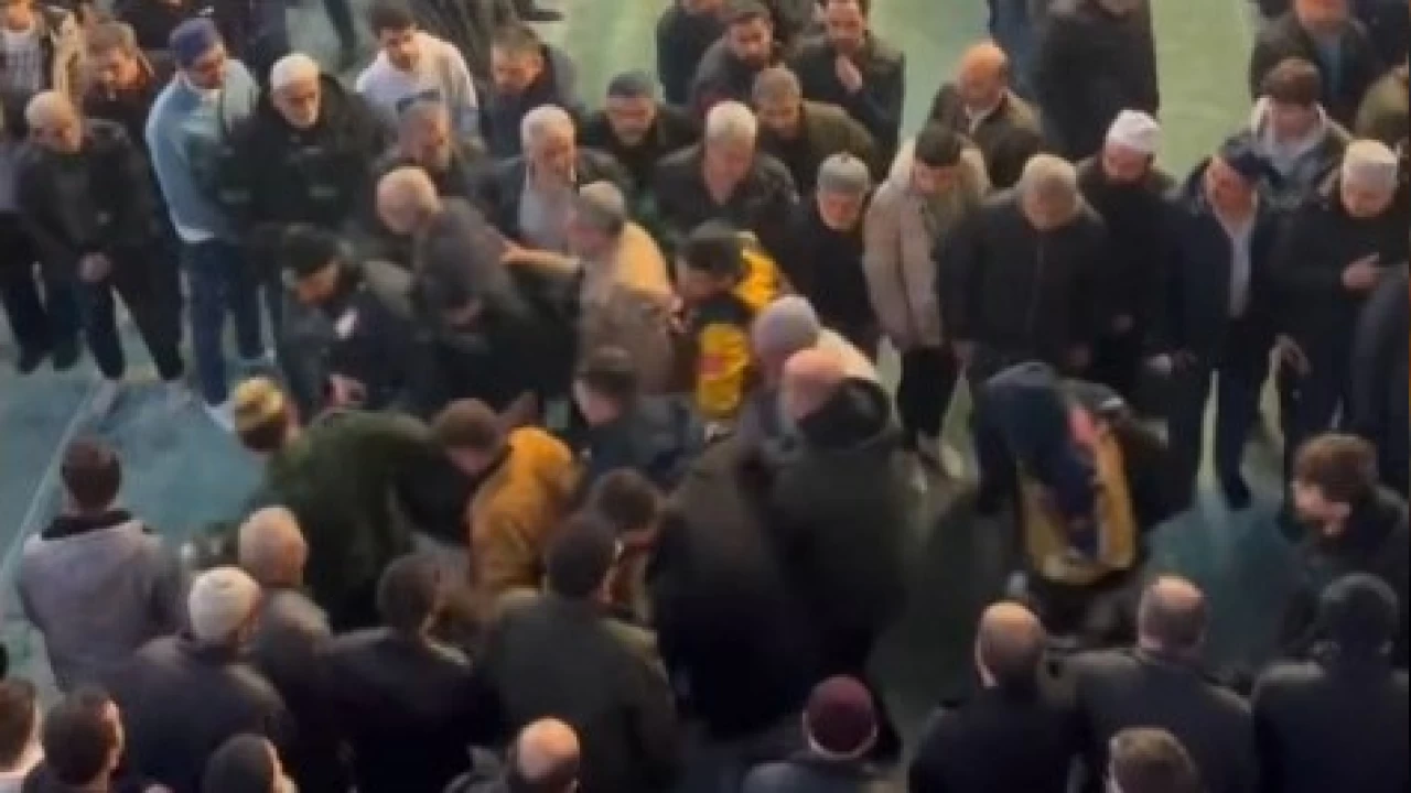 Sultangazi'de teravih namazında kalp krizi geçirdi