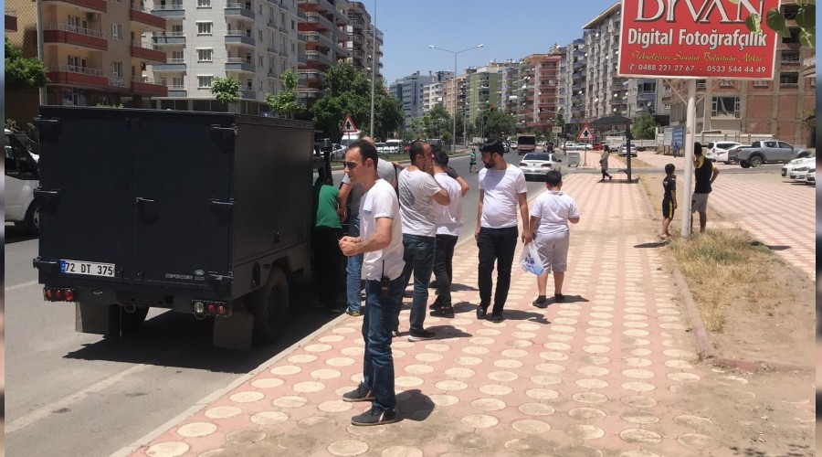 Şüpheli çanta fünye ile patlatıldı