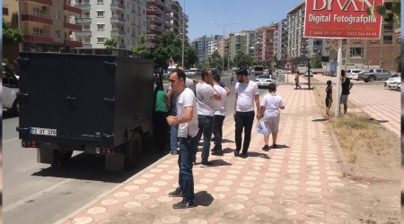 Şüpheli çanta fünye ile patlatıldı
