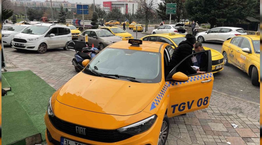 Taksimetre kuyruklar� 2'nci g�n de devam ediyor
