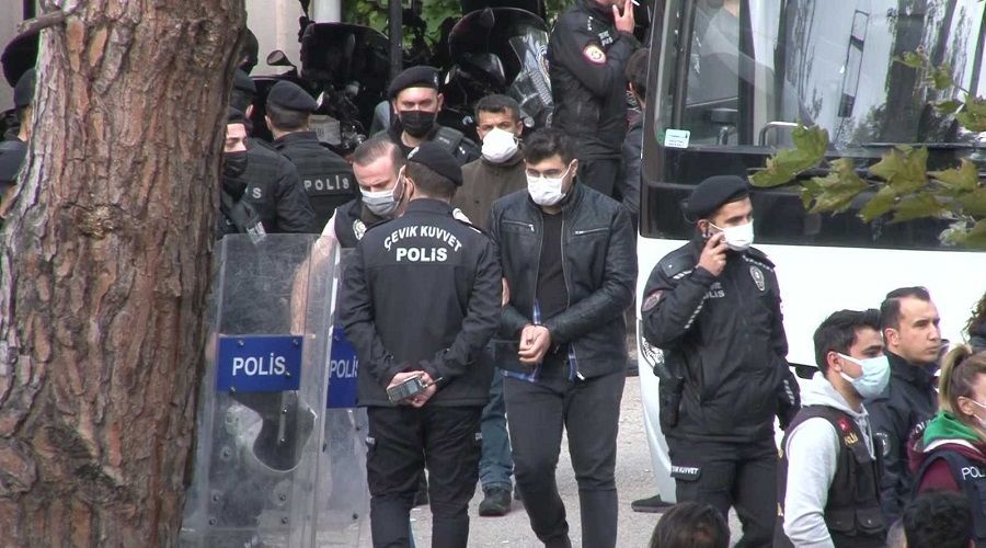 Tapuda rüşvet operasyonunda biri müdür 32 tutuklama
