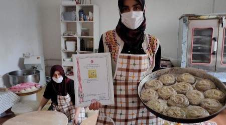 Tarifini annesinden öğrendiği ekmeğin patentini aldı
