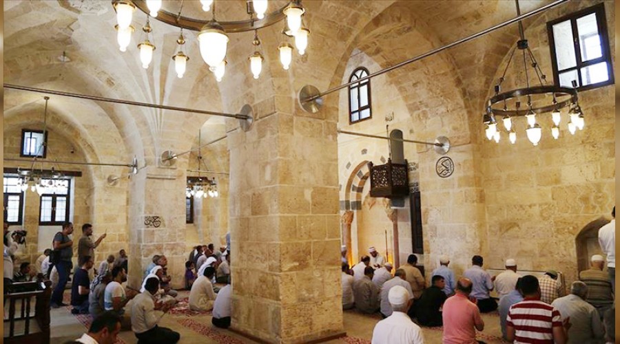 Tarihî cami ibadete açıldı