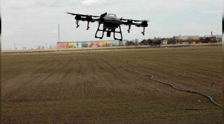 Tarımda dron ile ilaçlama verim kaybını engelliyor