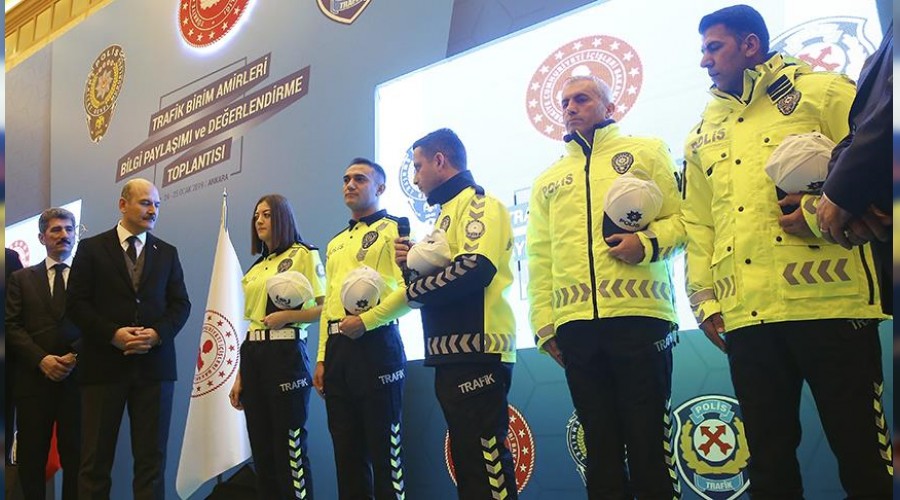 Trafik polislerine yeni kyafet