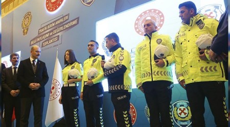 Trafik polislerine yeni kyafet