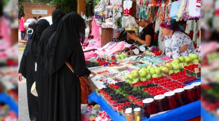 Turistler Türkiye'de alışverişe doymuyor