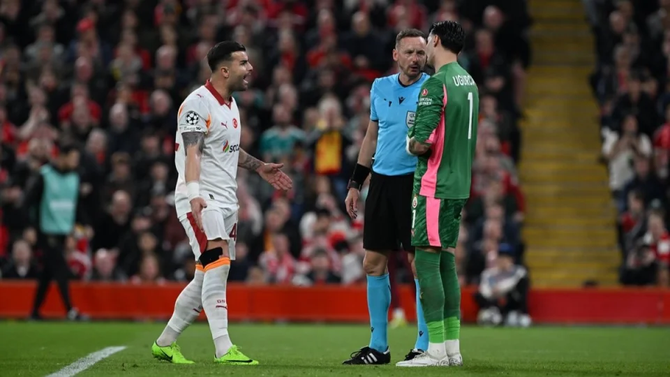 UEFA, Galatasaray'�n �n�n� kesmek i�in her �eyi yapt�