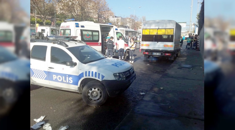 �st ge�idi kullanmad�, otomobil �arpt�