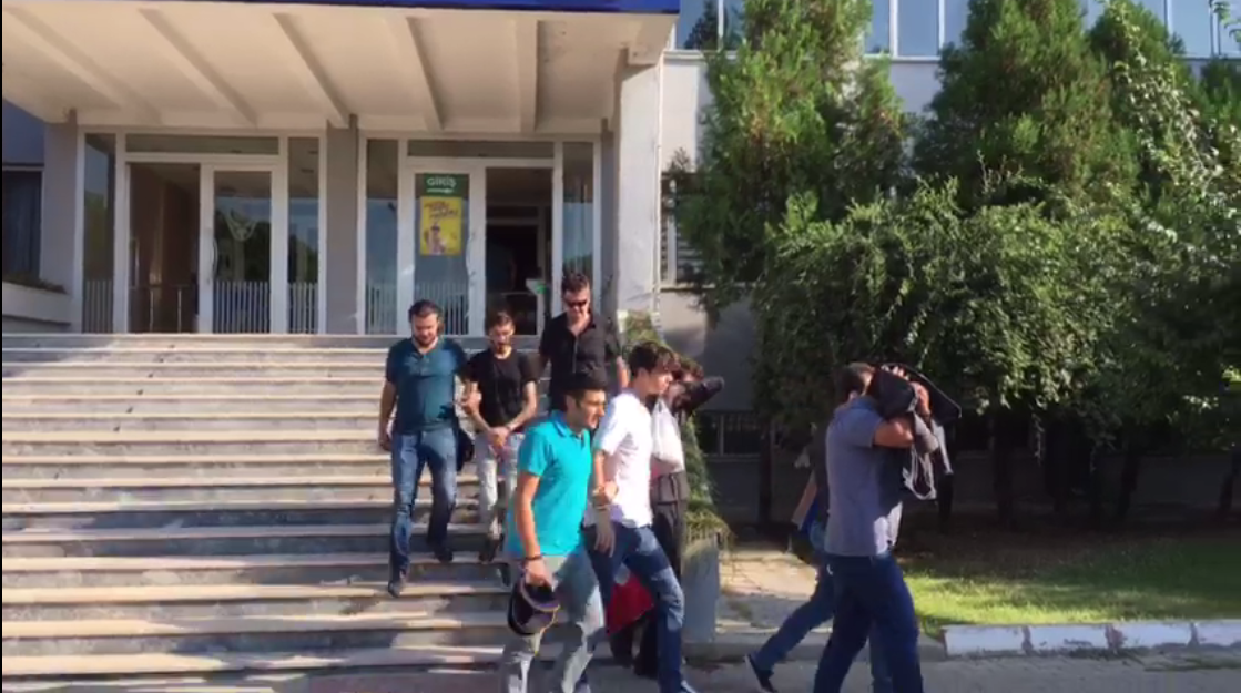 Vatandaşları internetten dolandıran 4 kişi tutuklandı