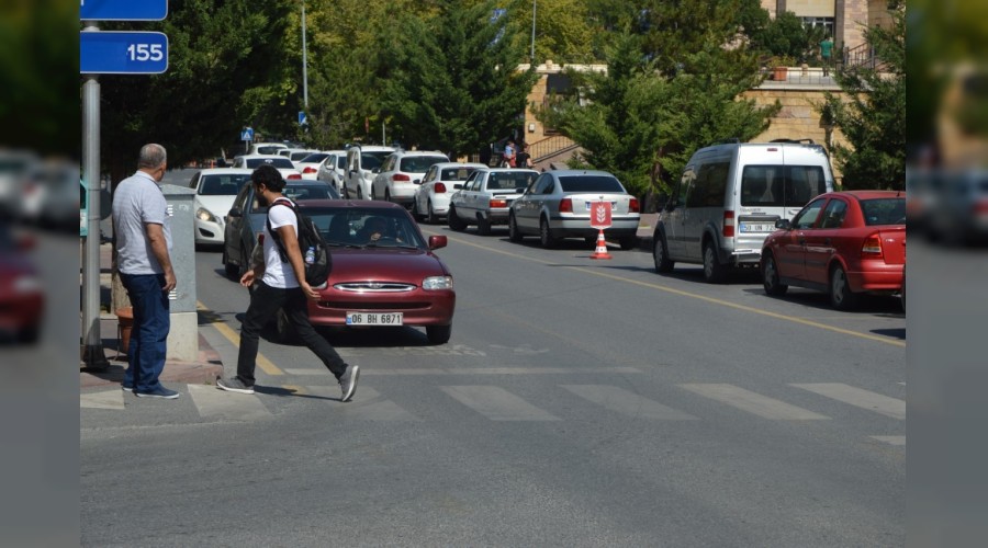Yayalara öncelik vermeyen sürücülere ceza