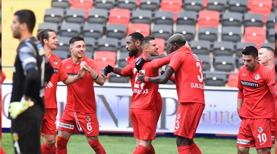 Yenilmezlik serisi 10 ma�a ��kt�