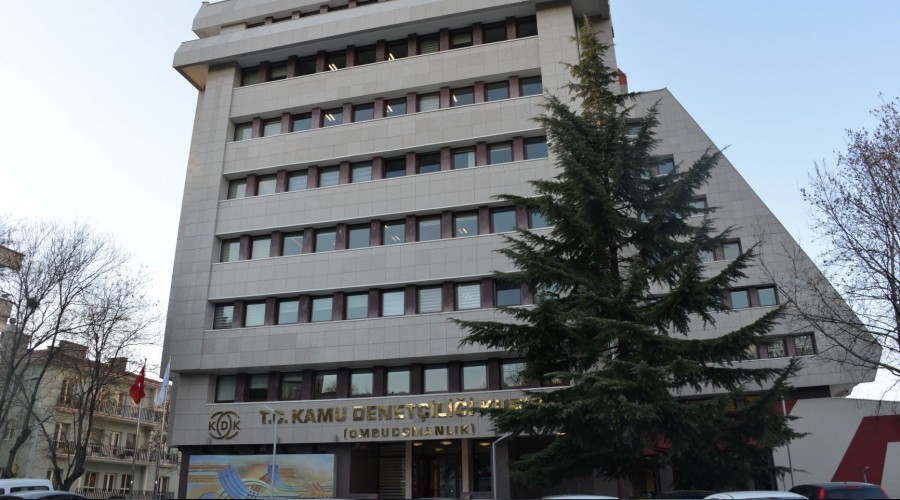 Yerel radyolar batma noktasında