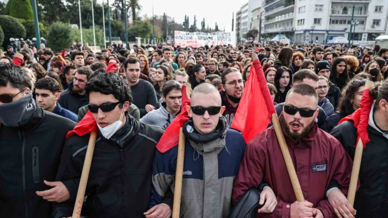 Yunanistan'da ��renciler, �zel �niversitelere kar�� 3 g�nd�r sokakta