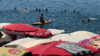 Zonguldak'ta s�cak hava bunaltt�, vatanda�lar plaja ak�n etti