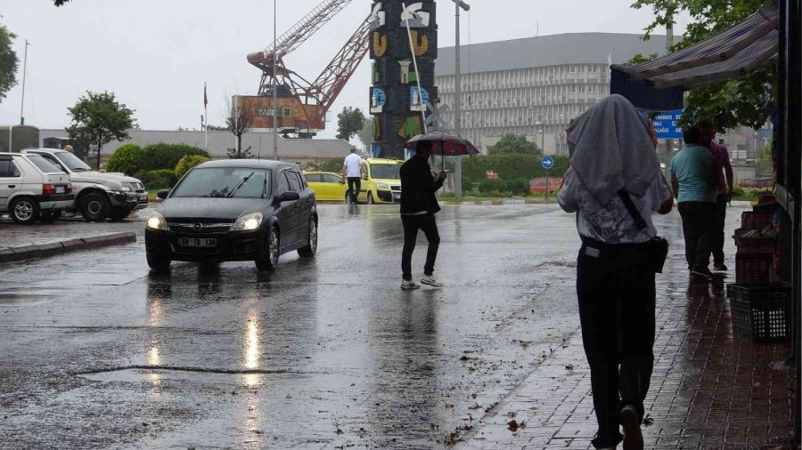 Zonguldak'ta iddetli ya etkili oldu