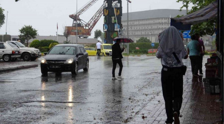 Zonguldak'ta iddetli ya etkili oldu