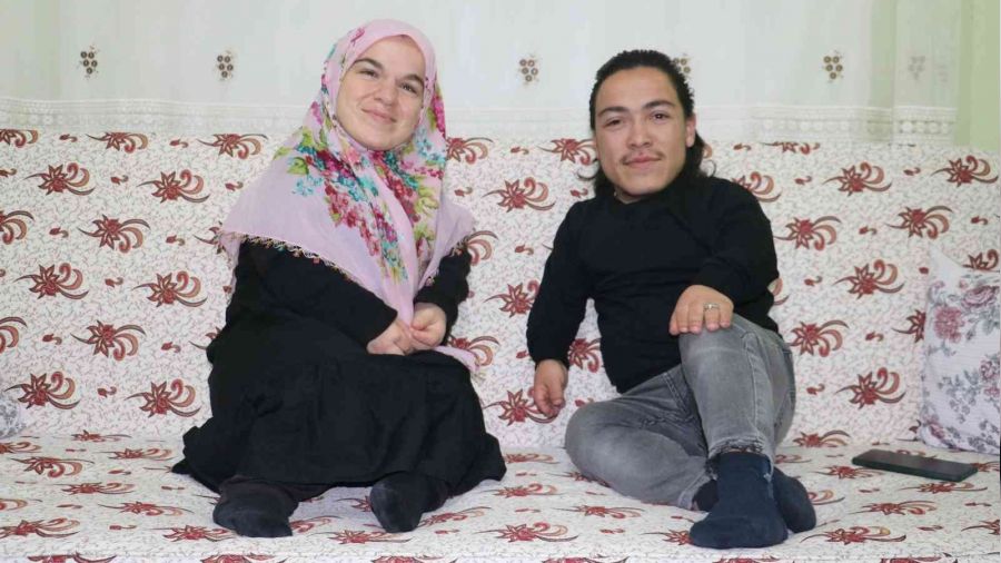 1 metrelik çift boylarını aşmayacak bir ev istiyor