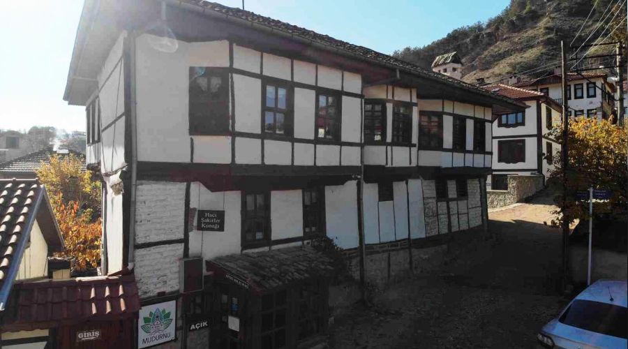 200 yıllık konak zamana meydan okuyor
