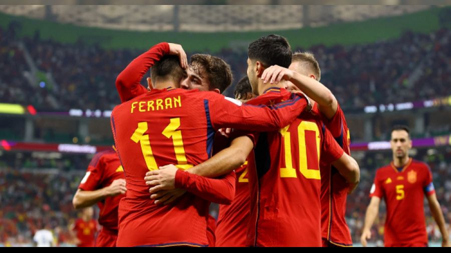 �spanya gol �ov yaparak ba�lad� 