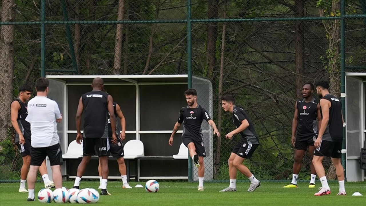 3 futbolcu takıma katıldı