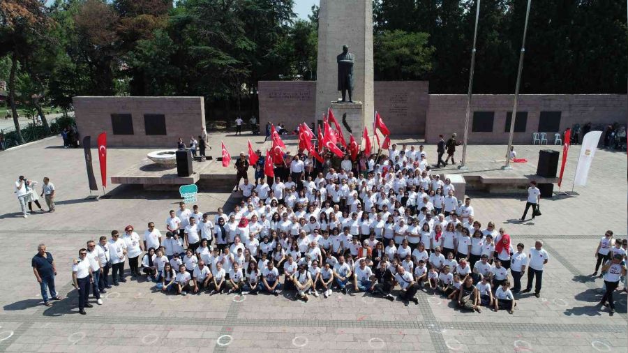 300 kişilik zeybek takımı ile 100. yıl coşkusu