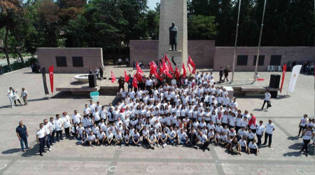 300 kişilik zeybek takımı ile 100. yıl coşkusu