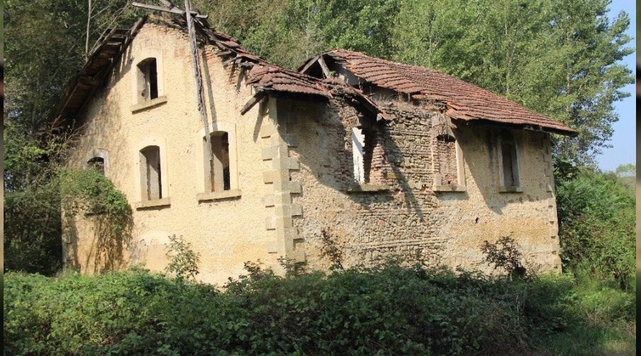 300 yıllık değirmen harabeye döndü