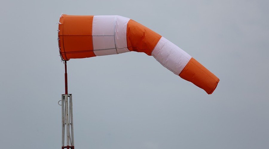 5 il i�in kuvvetli r�zgar ve f�rt�na uyar�s�