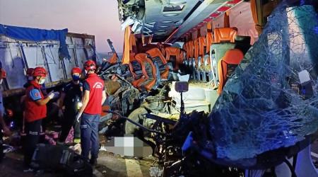 6 kişinin öldüğü kazada tır sürücüsü gözaltına alındı