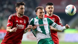 9 kişi kalan Konyaspor, Beşiktaş'ı devirdi