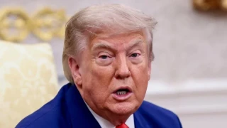 ABD Başkanı Donald Trump, İran konusunda karar aşamasında olduğunu söylerken, yine tehdit etti. Trump ayrıca İran Cumhurbaşkanı Mesud Pezeşkiyan ile görüşebileceğini söyledi