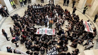ABD Kongre binas�ndaki sava� kar��t� protestoda �ok say�da ki�i g�zalt�na al�nd�