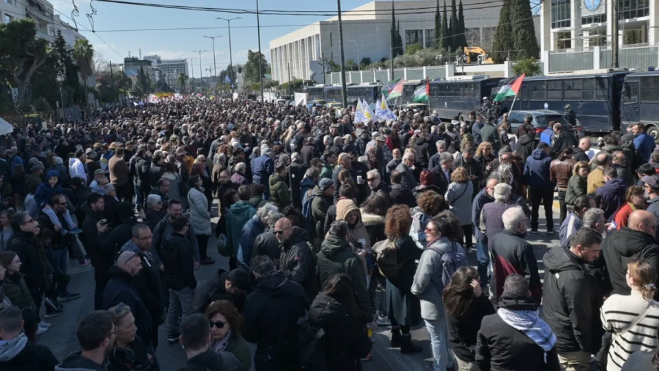 ABD ve �srail'in �ran'a sald�r�lar� Atina'da protesto edildi