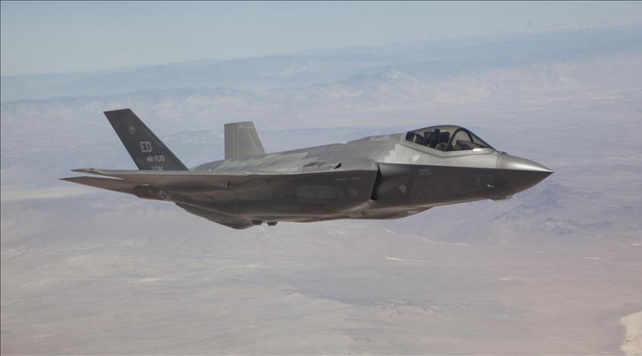 F-35, eğitim uçuşunda düştü