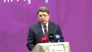 Adalet Bakanı Tunç: Darbe anayasasıyla yolumuza devam etmek yüz karası