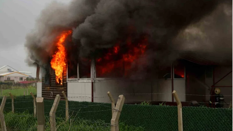 Adana'da y�k�m gerginli�i: Evini yakt�, g�zalt�na al�nd�