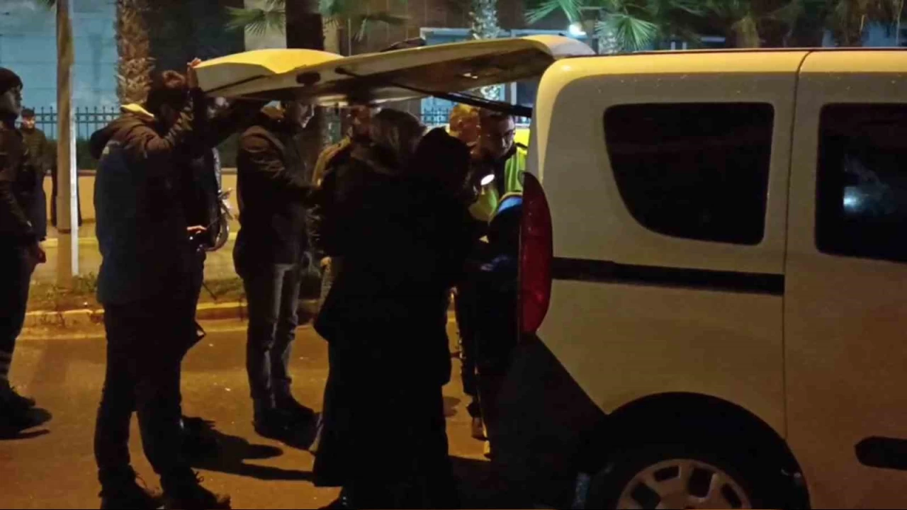 Adliye binasına girmeye çalışarak polis ekiplerine zorluk çıkaran 11 şahıs gözaltına alındı