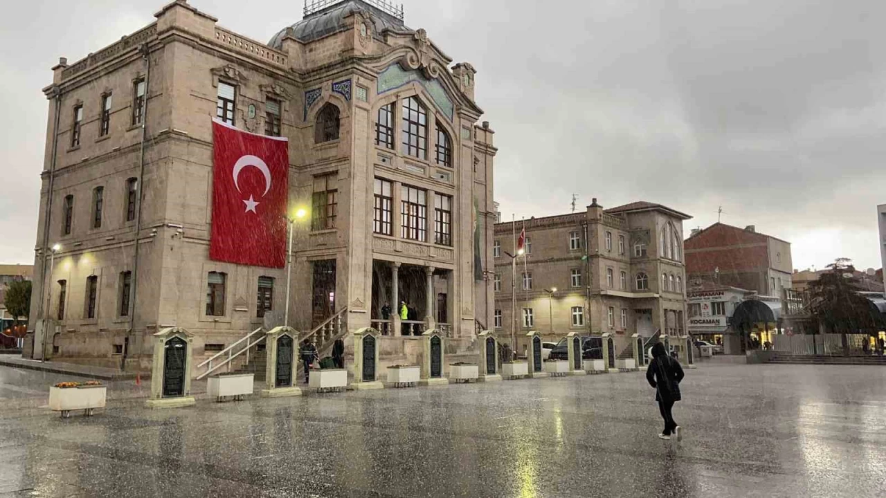 Aksaray'da sa�anak ve dolu etkili oldu