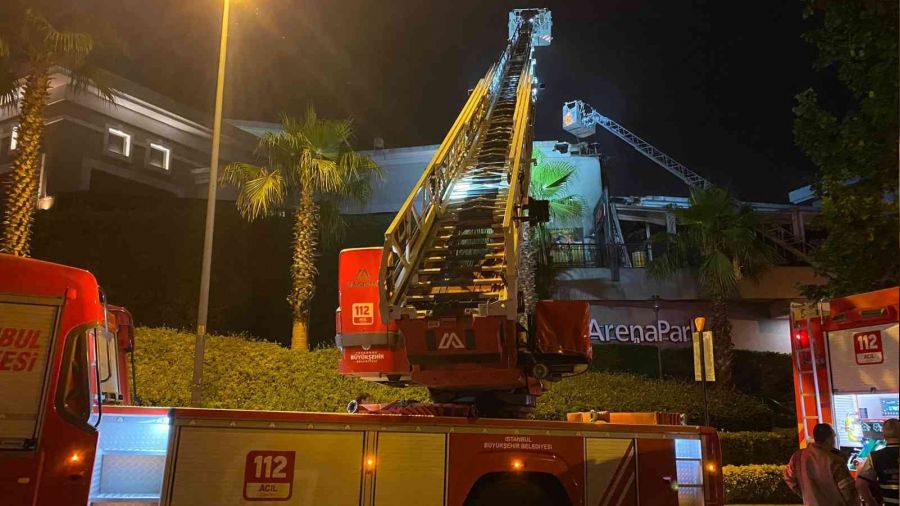 Alışveriş merkezinde korkutan yangın