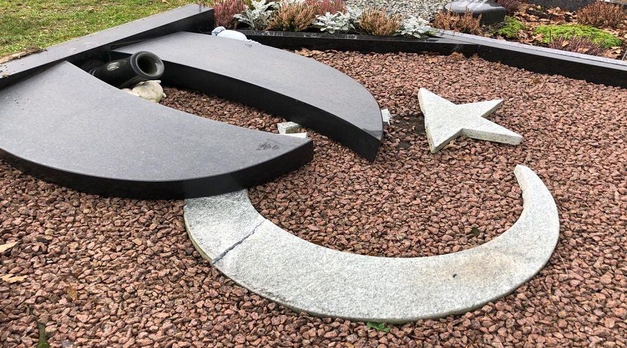 Almanya'da Türk mezarlığına küstah saldırı
