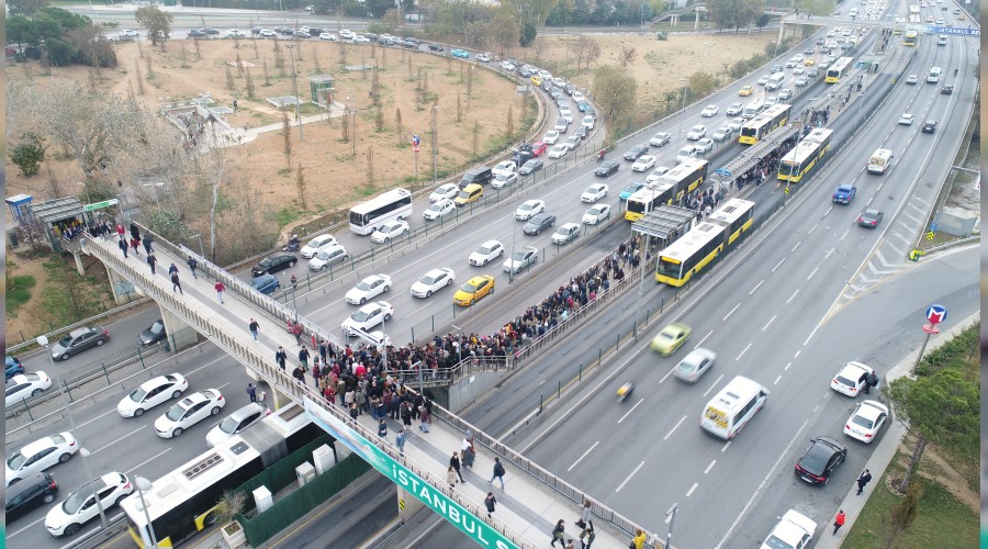 Altunizadede oturanlarn metrobs ilesi