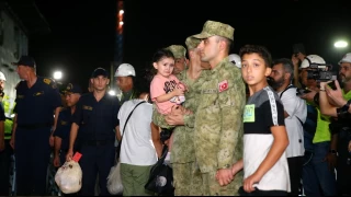 Amfibi gemilerden ilki Mersin'e ulaştı