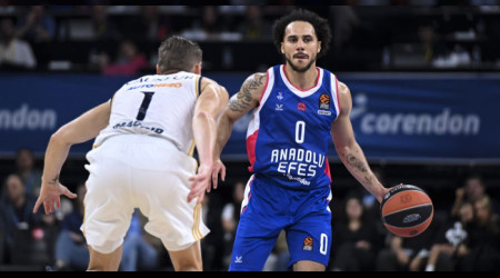 Anadolu Efes evinde farklı yenildi