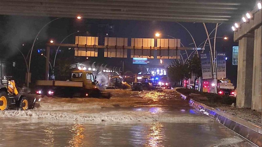 Ankara'da metro istasyonlarn sular bast
