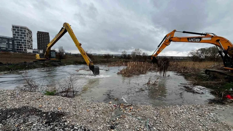 Ankara'da sa�anak �ubuk Deresi'nin ta�mas�na neden oldu