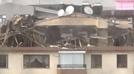 Ankara'daki fırtına çatıları uçurdu