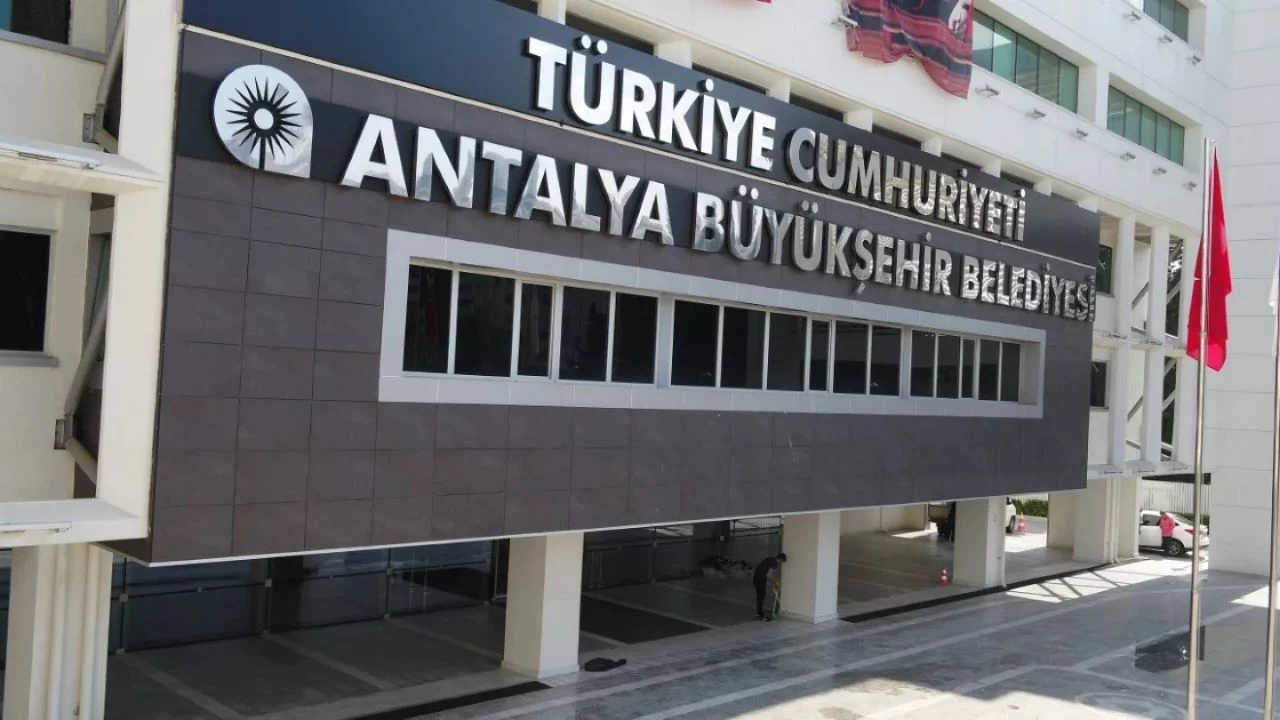 Antalya Belediyesi soruşturmasında 14 kişi adliyeye sevk edildi