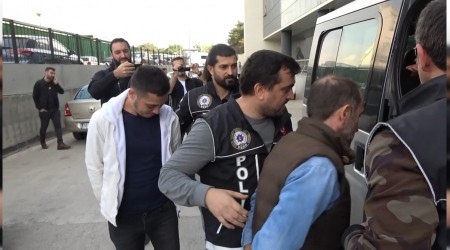 Aracın tavanından binlerce hap çıktı