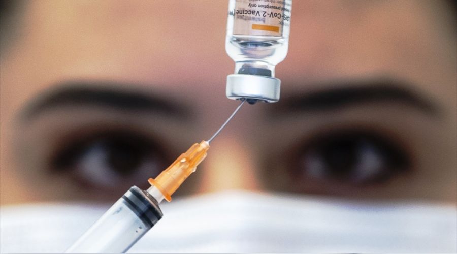 Aşılanan sağlık çalışanı sayısı 700 bini geçti